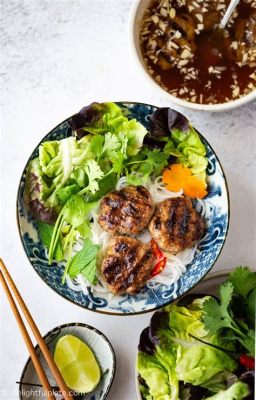  Bún Chả Sài Gòn: 싱그러운 허브와 달콤한 돼지고기의 조화로운 만남!